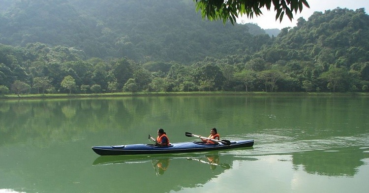 ninh binh parc national de cuc phuong kayaking